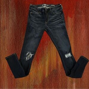 HOLLISTER Women’s Low Rise Distressed Jegging